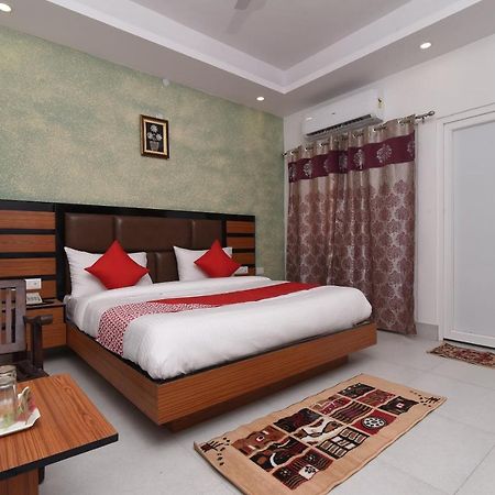 Capital O 13310 Noida Suites Exterior foto