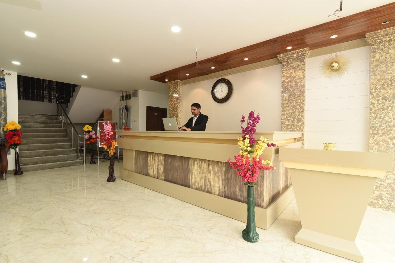 Capital O 13310 Noida Suites Exterior foto