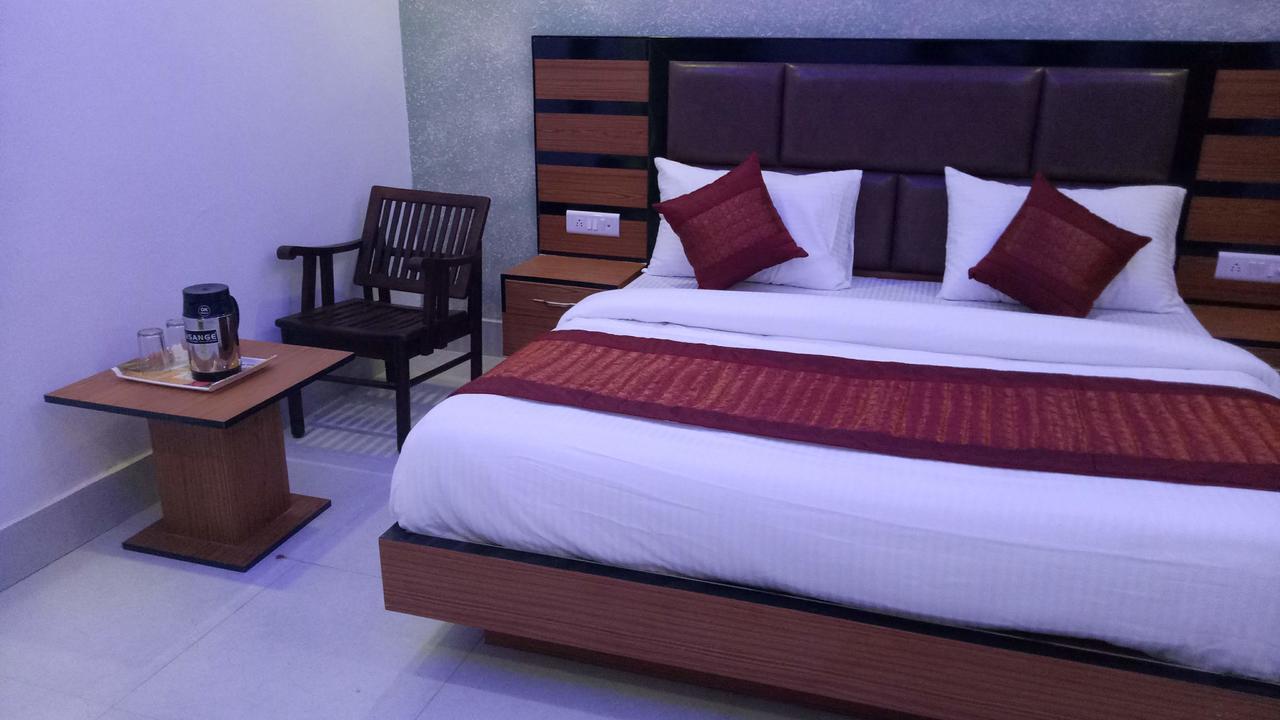 Capital O 13310 Noida Suites Exterior foto