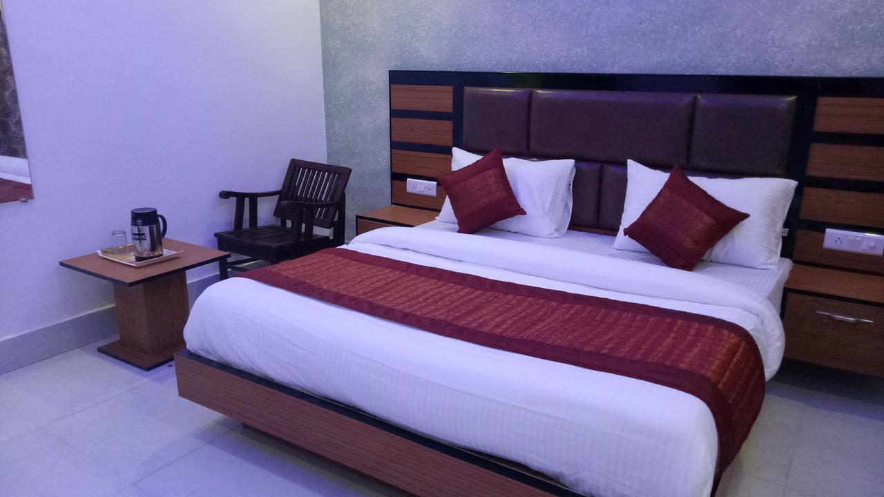 Capital O 13310 Noida Suites Exterior foto