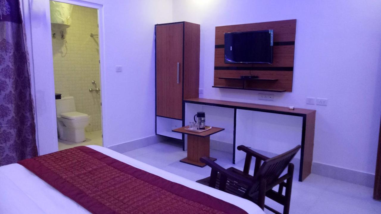 Capital O 13310 Noida Suites Exterior foto