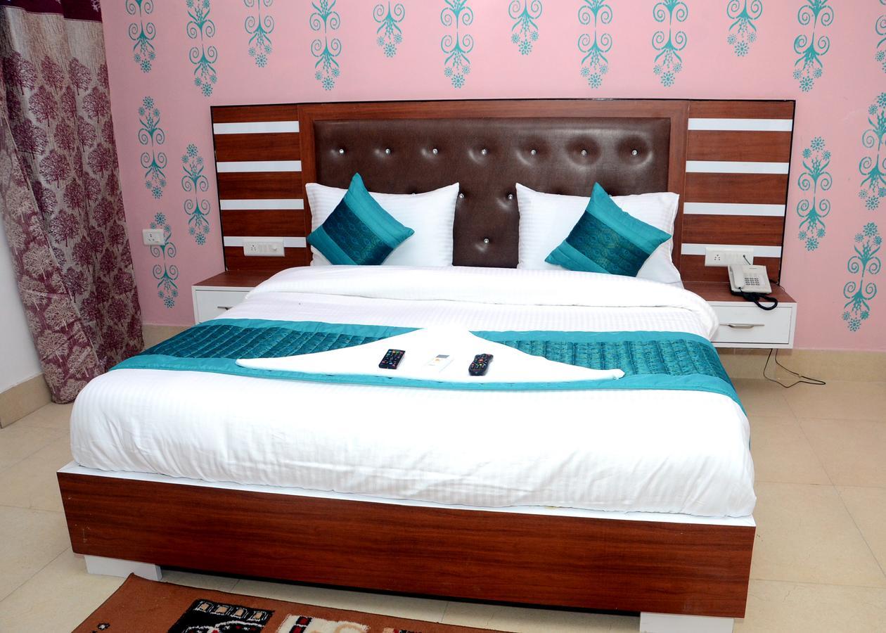 Capital O 13310 Noida Suites Exterior foto