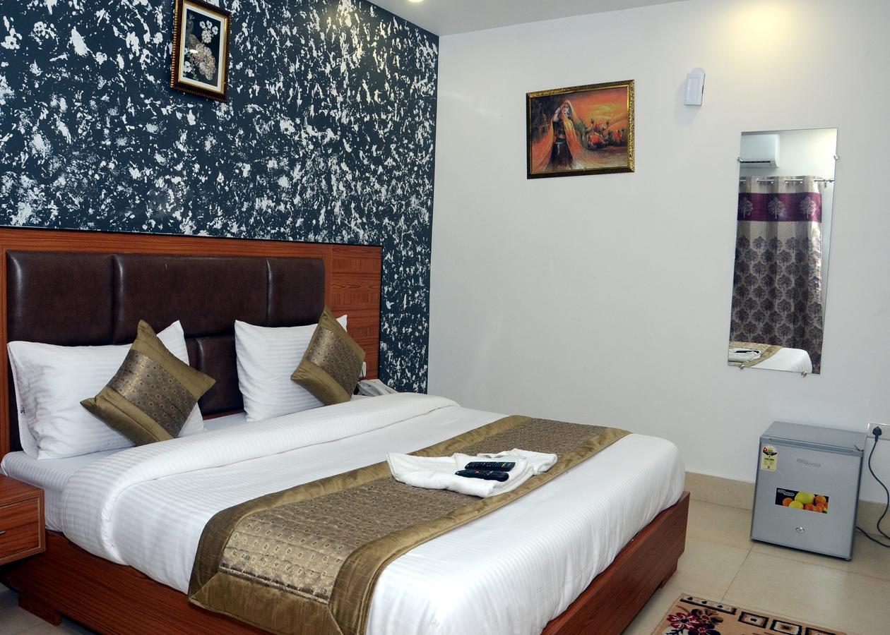 Capital O 13310 Noida Suites Exterior foto